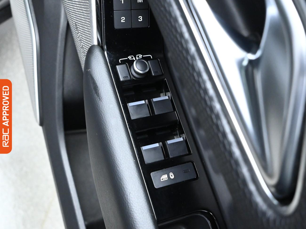 Used Land Rover Range Rover Velar 2019 for sale - 75735619: Photo 25
