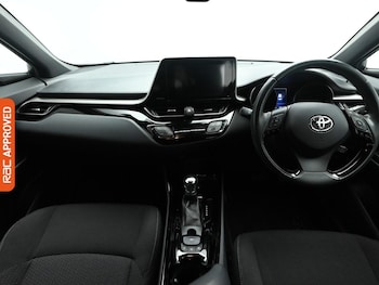 Used Toyota C-HR 2018 for sale - 76739606: Photo