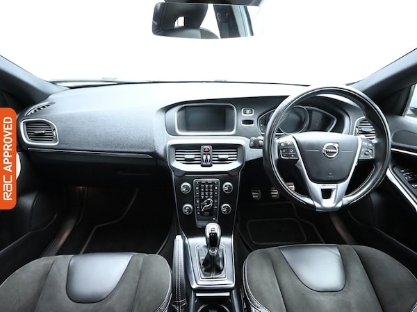 Used Volvo V40 2017 for sale - 75711327: Photo 2