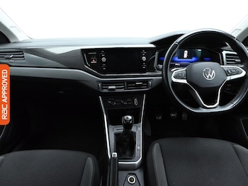 Used Volkswagen Polo 2022 for sale - 76115232: Photo 2