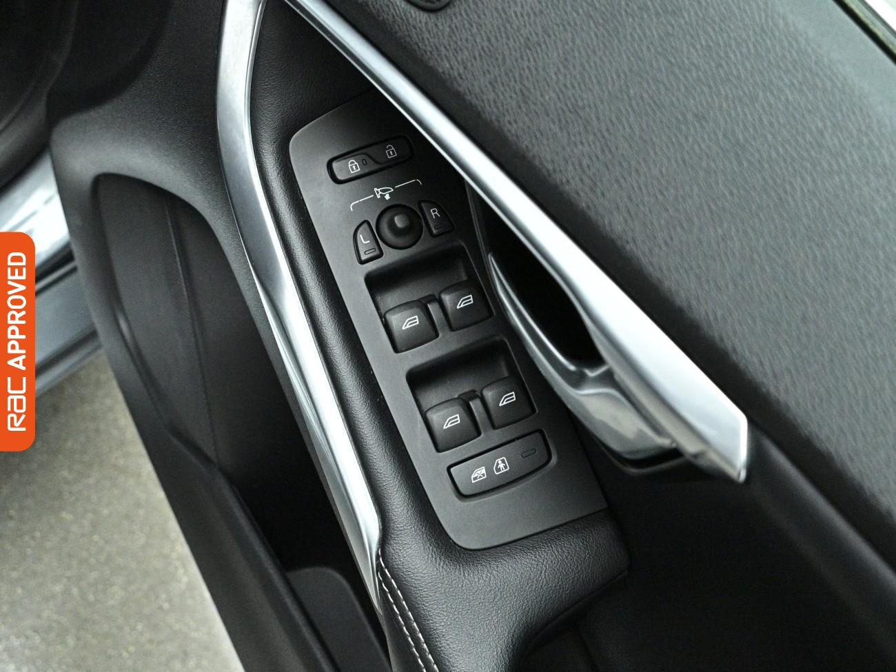 Used Volvo V40 2017 for sale - 78107700: Photo 21