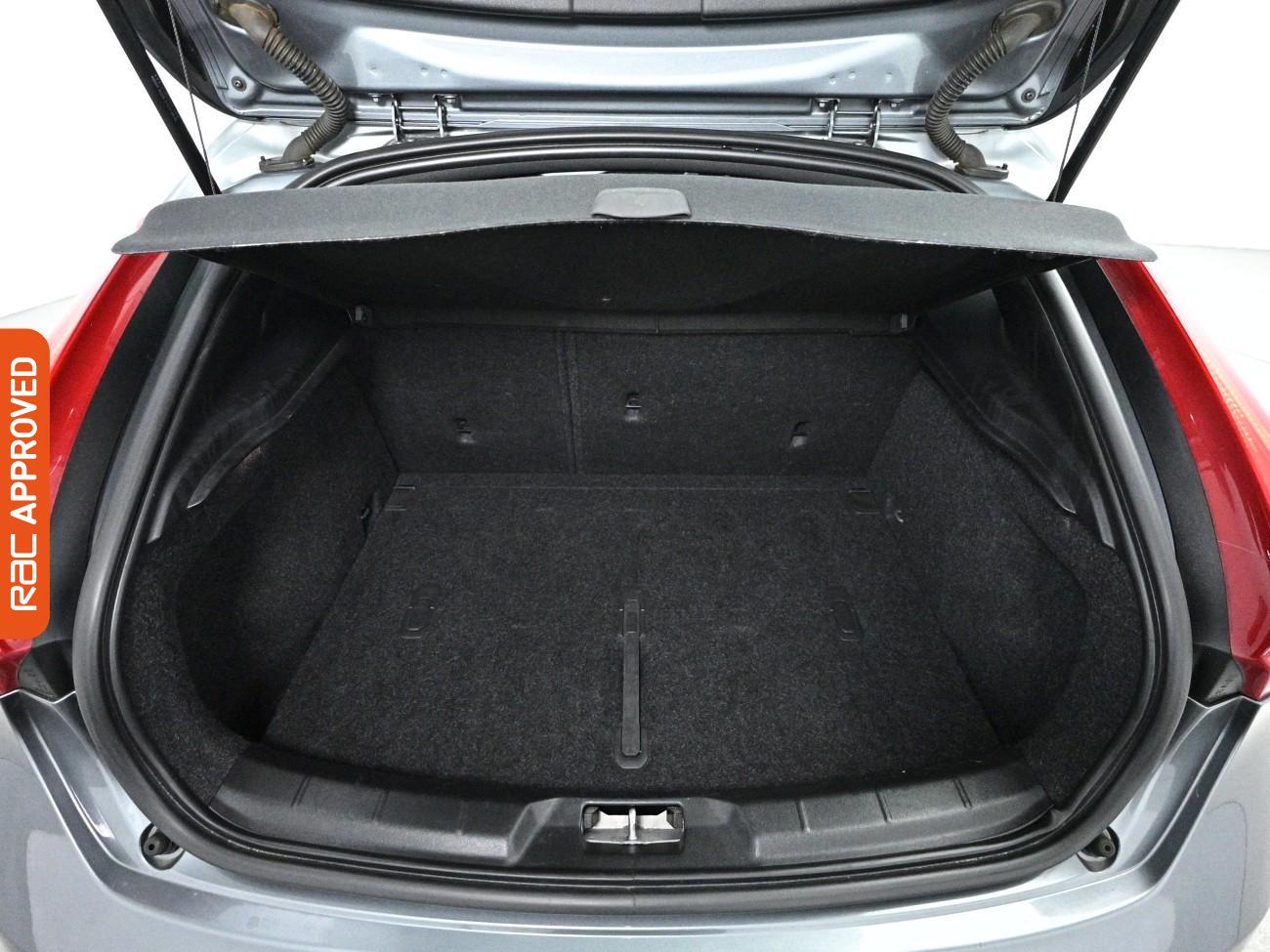 Used Volvo V40 2017 for sale - 78107700: Photo 25