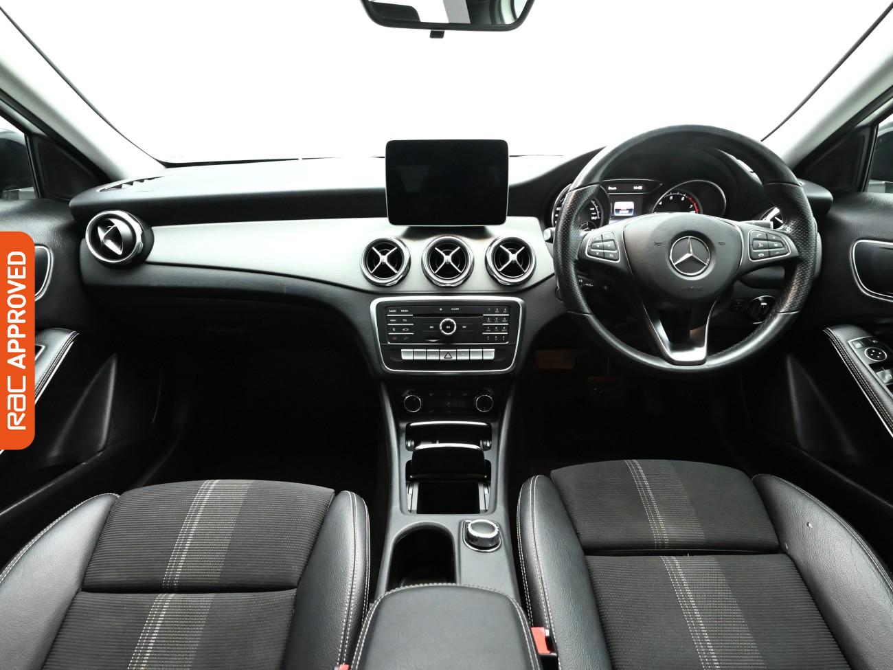 Used Mercedes-Benz GLA 2019 for sale - 77138951: Photo 2