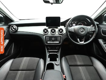 Used Mercedes-Benz GLA 2019 for sale - 77138951: Photo