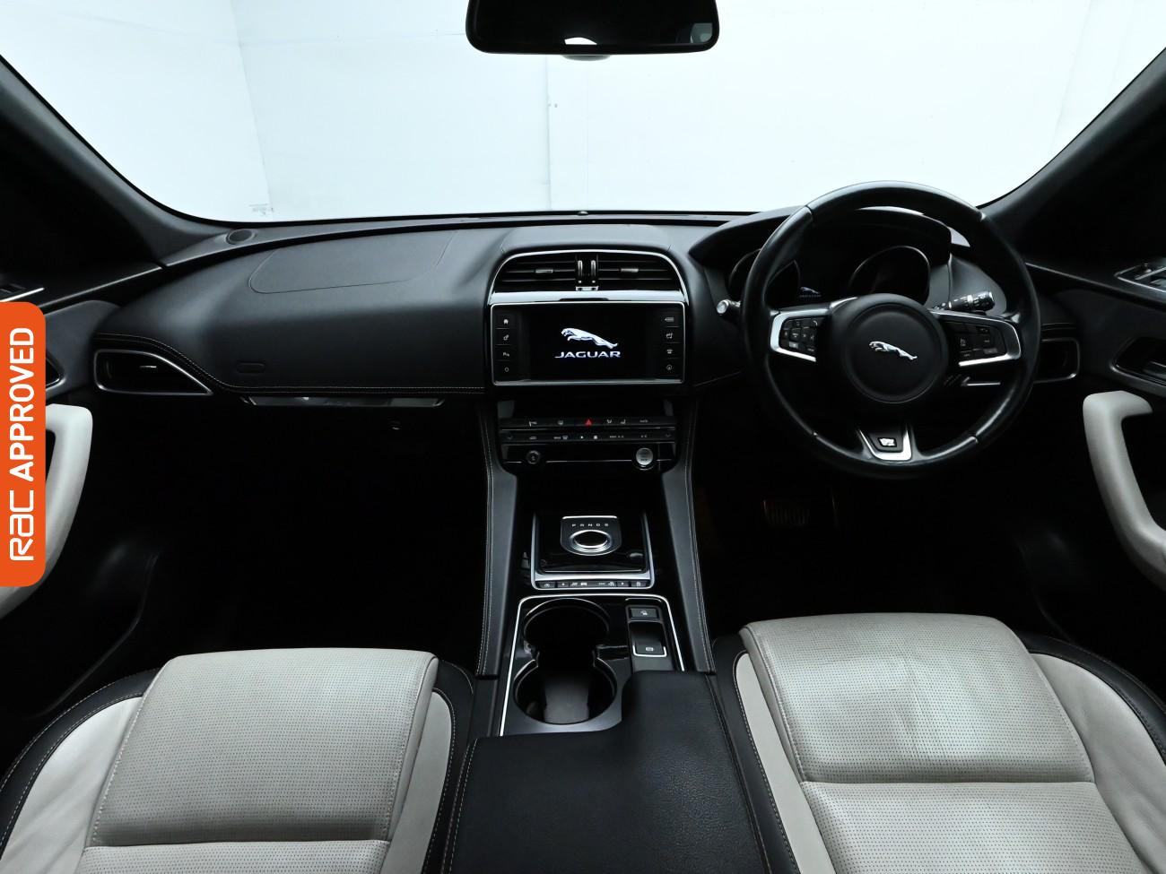 Used Jaguar F-Pace 2016 for sale - 76649210: Photo 2