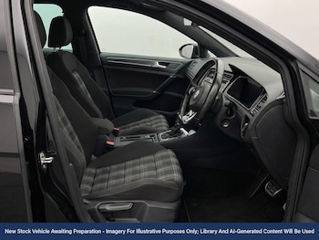 Used Volkswagen Golf 2017 for sale - 77340800: Photo