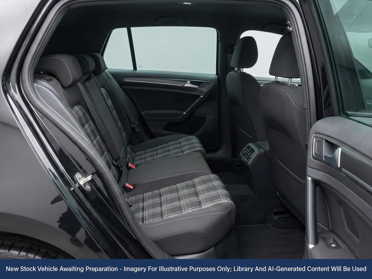 Used Volkswagen Golf 2017 for sale - 77340800: Photo 4