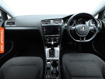 Used Volkswagen Golf 2019 for sale - 76274789: Photo 2