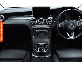 Used Mercedes-Benz GLC 2019 for sale - 76115197: Photo