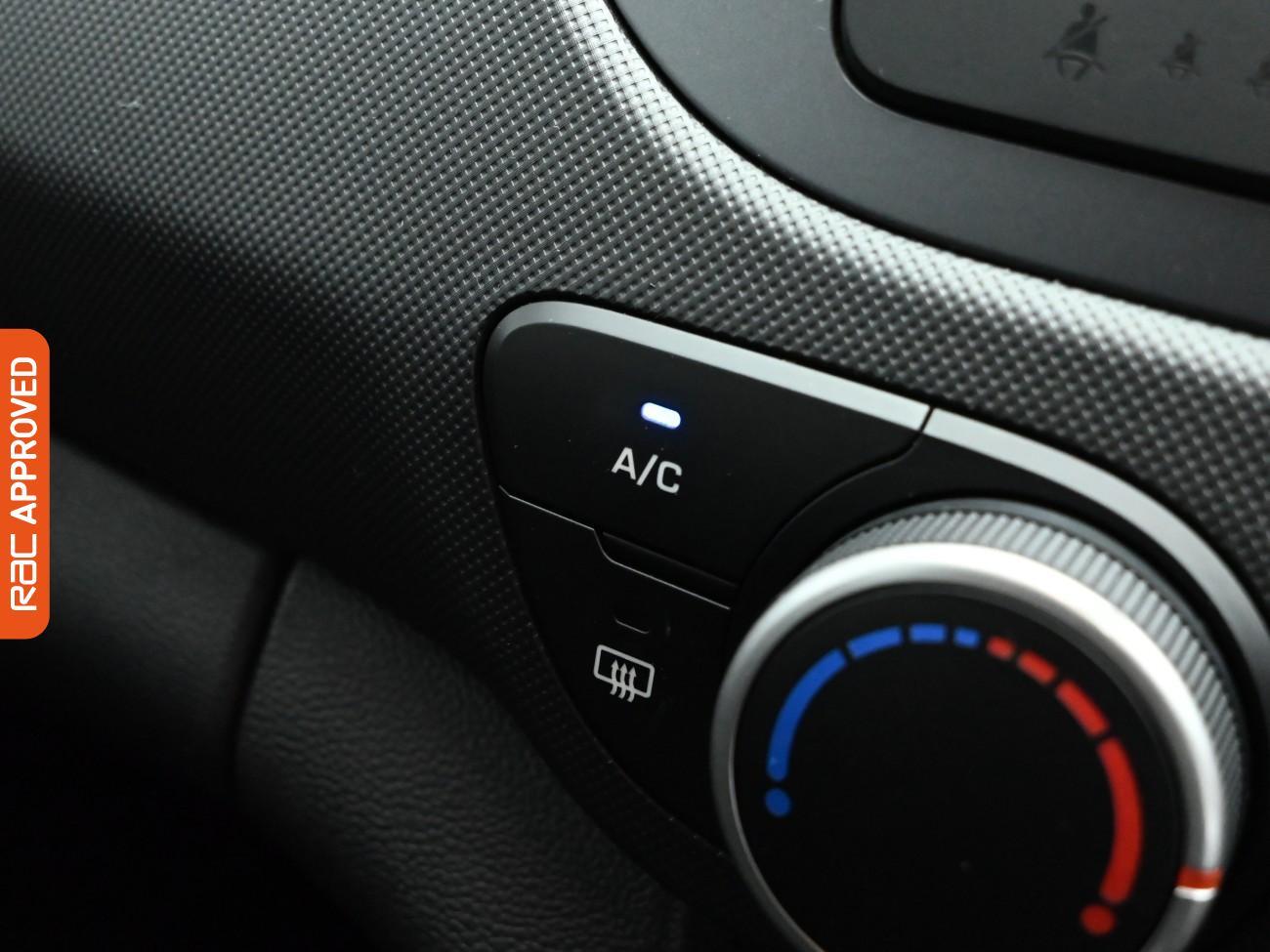 Used Hyundai i10 2018 for sale - 77059361: Photo 15