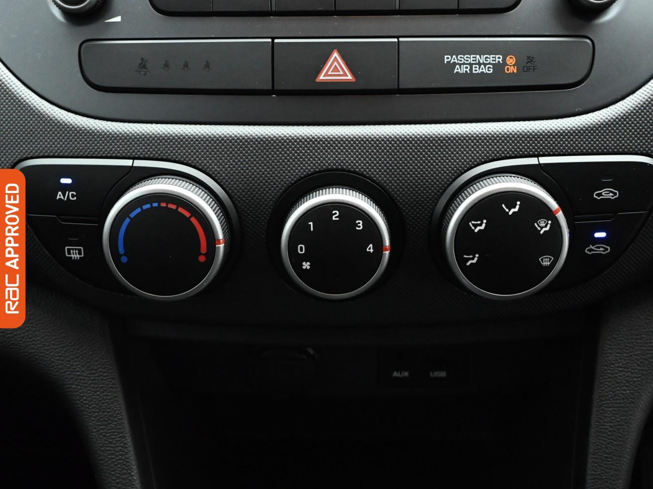 Used Hyundai i10 2018 for sale - 77059361: Photo 16