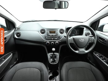 Used Hyundai i10 2018 for sale - 77059361: Photo