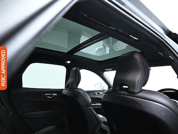 Used Volvo XC60 2018 for sale - 76128509: Photo