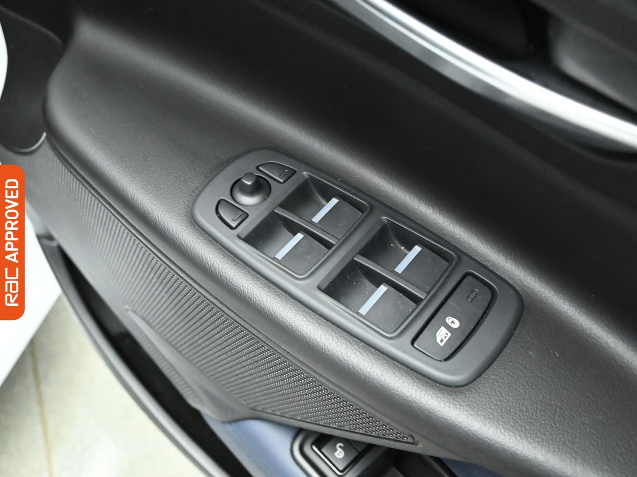 Used Jaguar XE 2016 for sale - 77747833: Photo 24