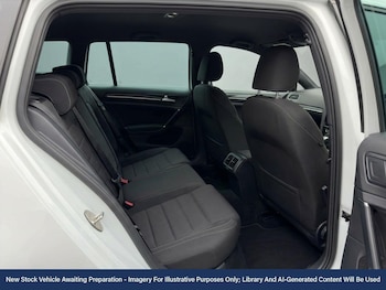 Used Volkswagen Golf 2018 for sale - 77759971: Photo