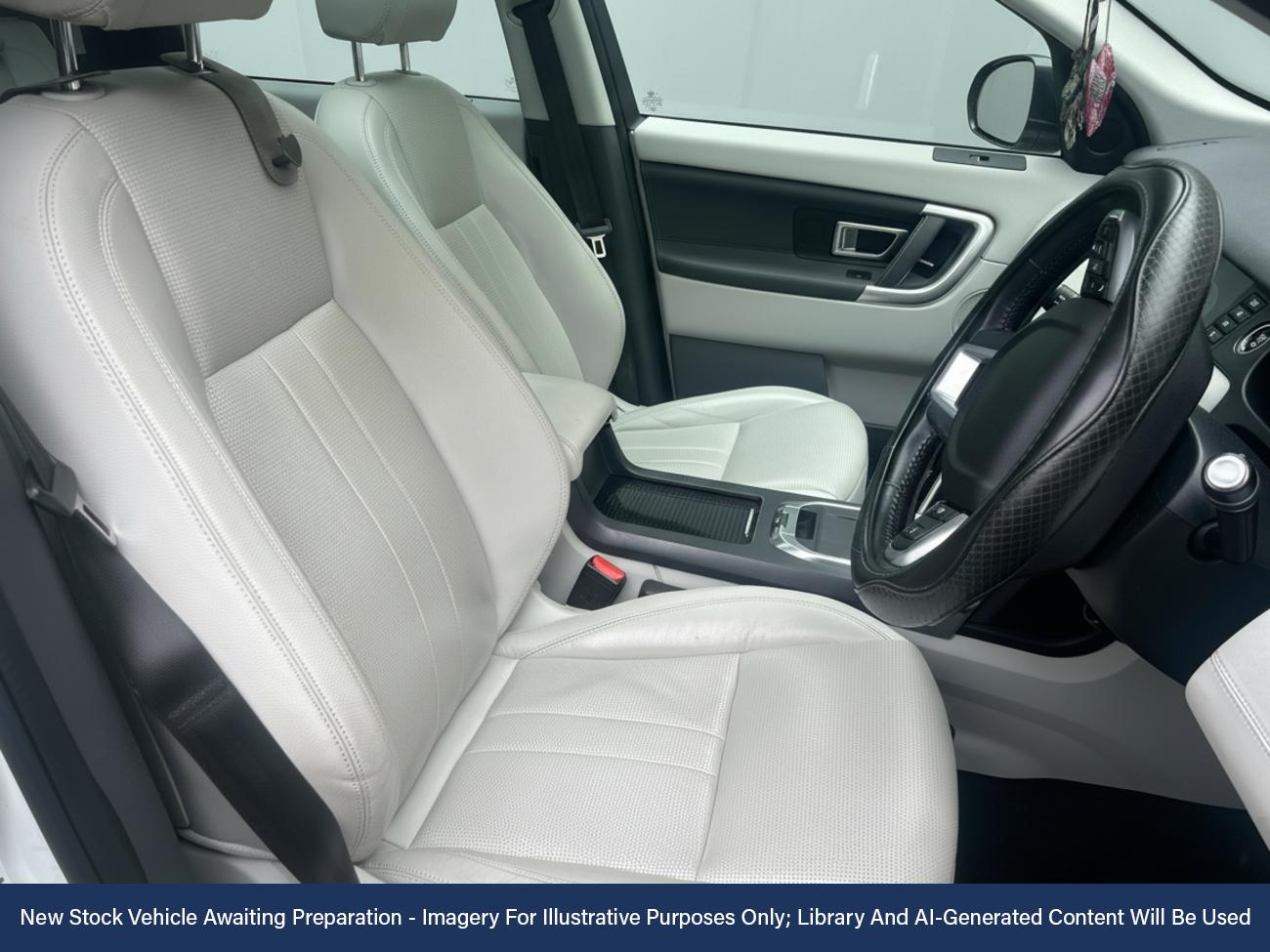 Used Land Rover Discovery Sport 2018 for sale - 76732558: Photo 3