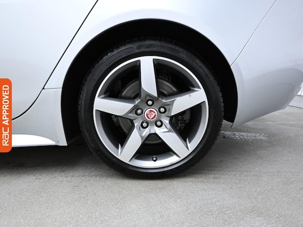 Used Jaguar XE 2019 for sale - 76115233: Photo 25