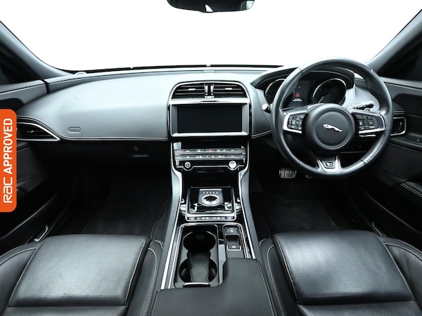 Used Jaguar XE 2019 for sale - 76115233: Photo 2
