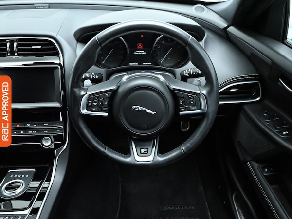 Used Jaguar XE 2019 for sale - 76115233: Photo 9