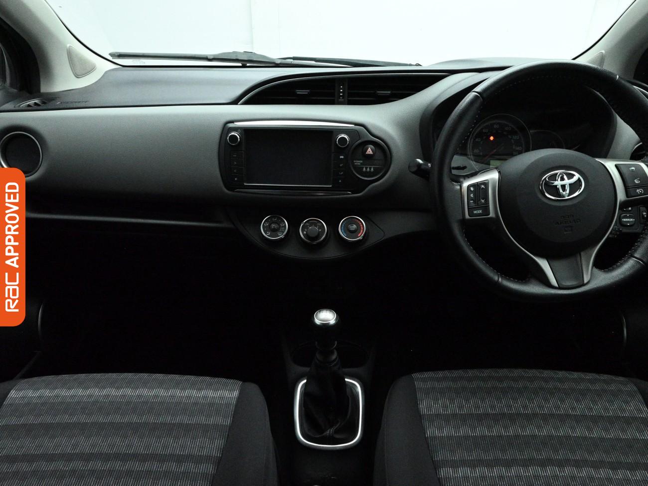 Used Toyota Yaris 2016 for sale - 77862852: Photo 2