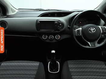 Used Toyota Yaris 2016 for sale - 77862852: Photo