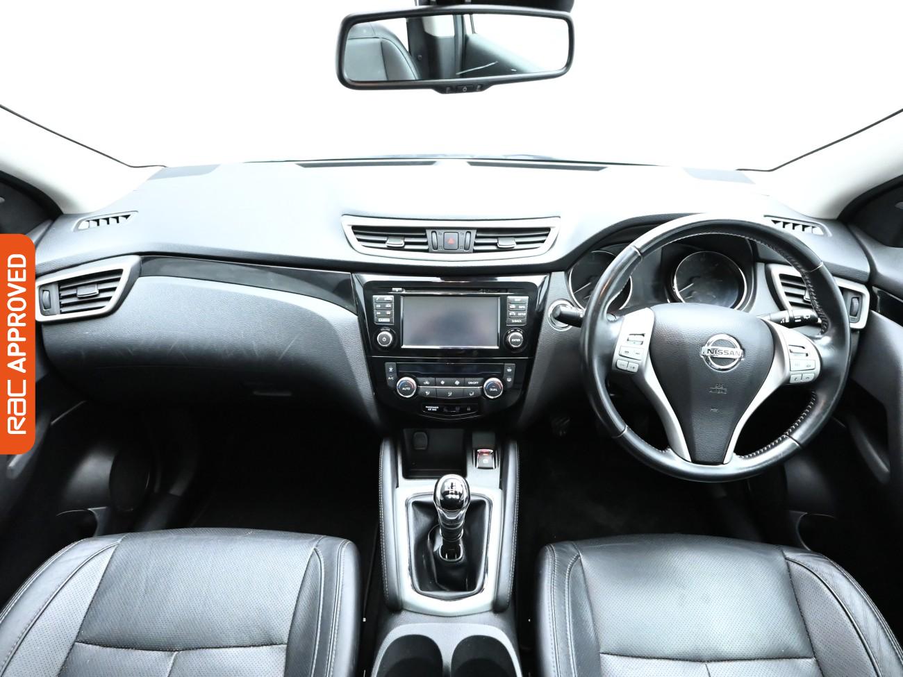 Used Nissan Qashqai 2017 for sale - 76916315: Photo 2