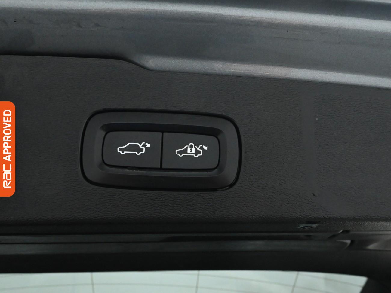 Used Volvo V60 2019 for sale - 76836362: Photo 29