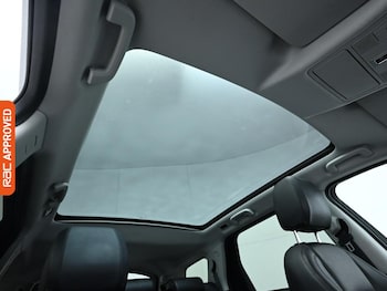 Used Land Rover Discovery Sport 2017 for sale - 78365893: Photo