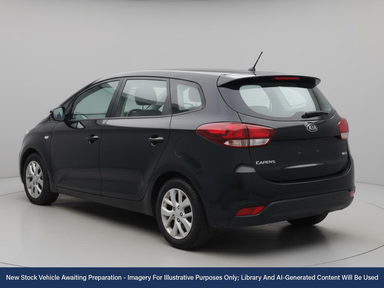 Used Kia Carens 2018 for sale - 76611918: Photo 2