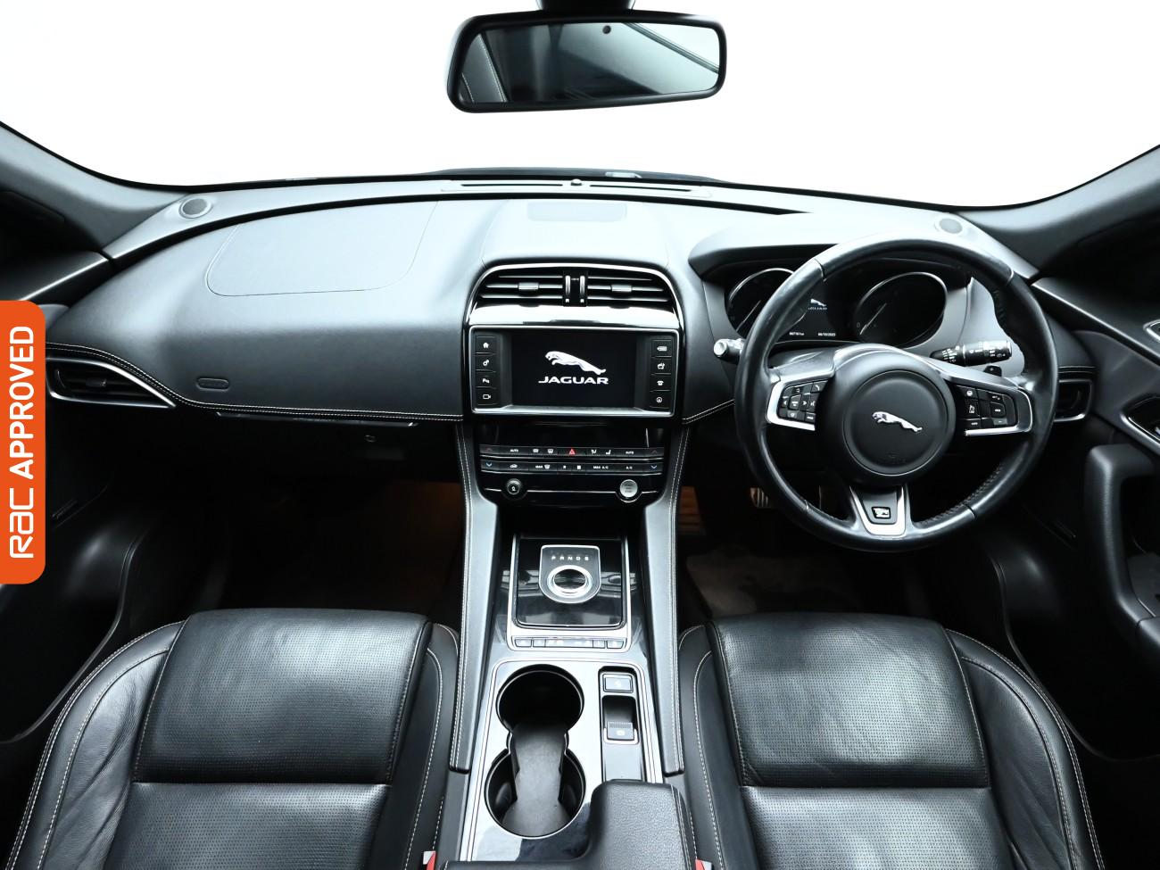 Used Jaguar F-Pace 2017 for sale - 76746283: Photo 2