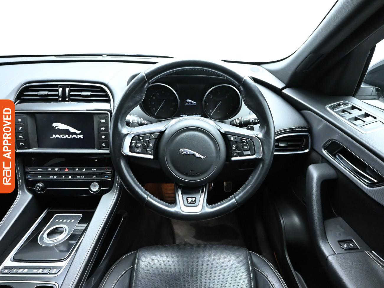 Used Jaguar F-Pace 2017 for sale - 76746283: Photo 9