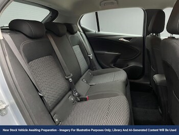 Used Vauxhall Astra 2017 for sale - 77080082: Photo