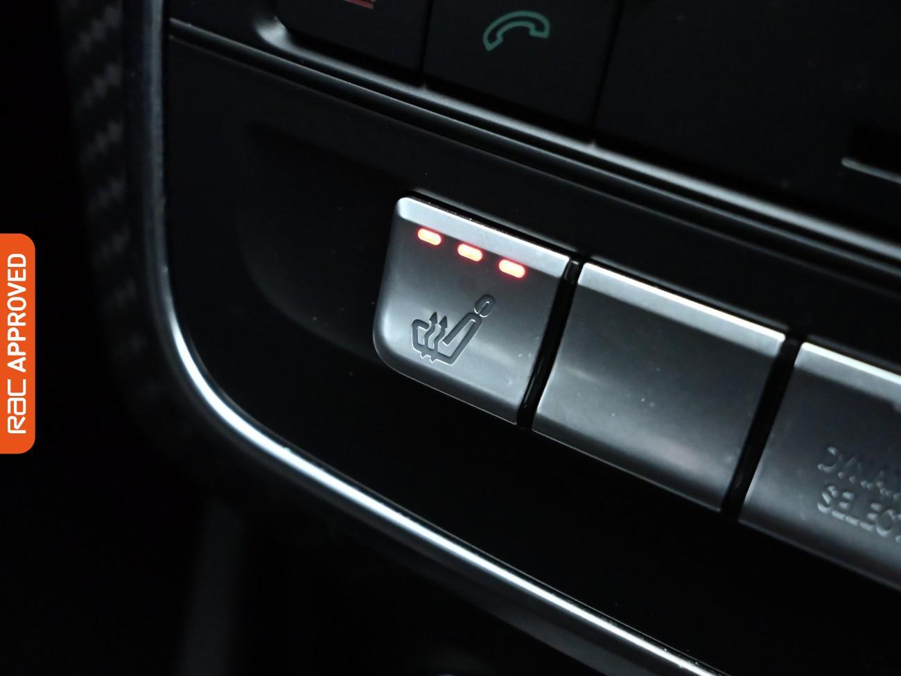 Used Mercedes-Benz A-Class 2016 for sale - 77520336: Photo 16