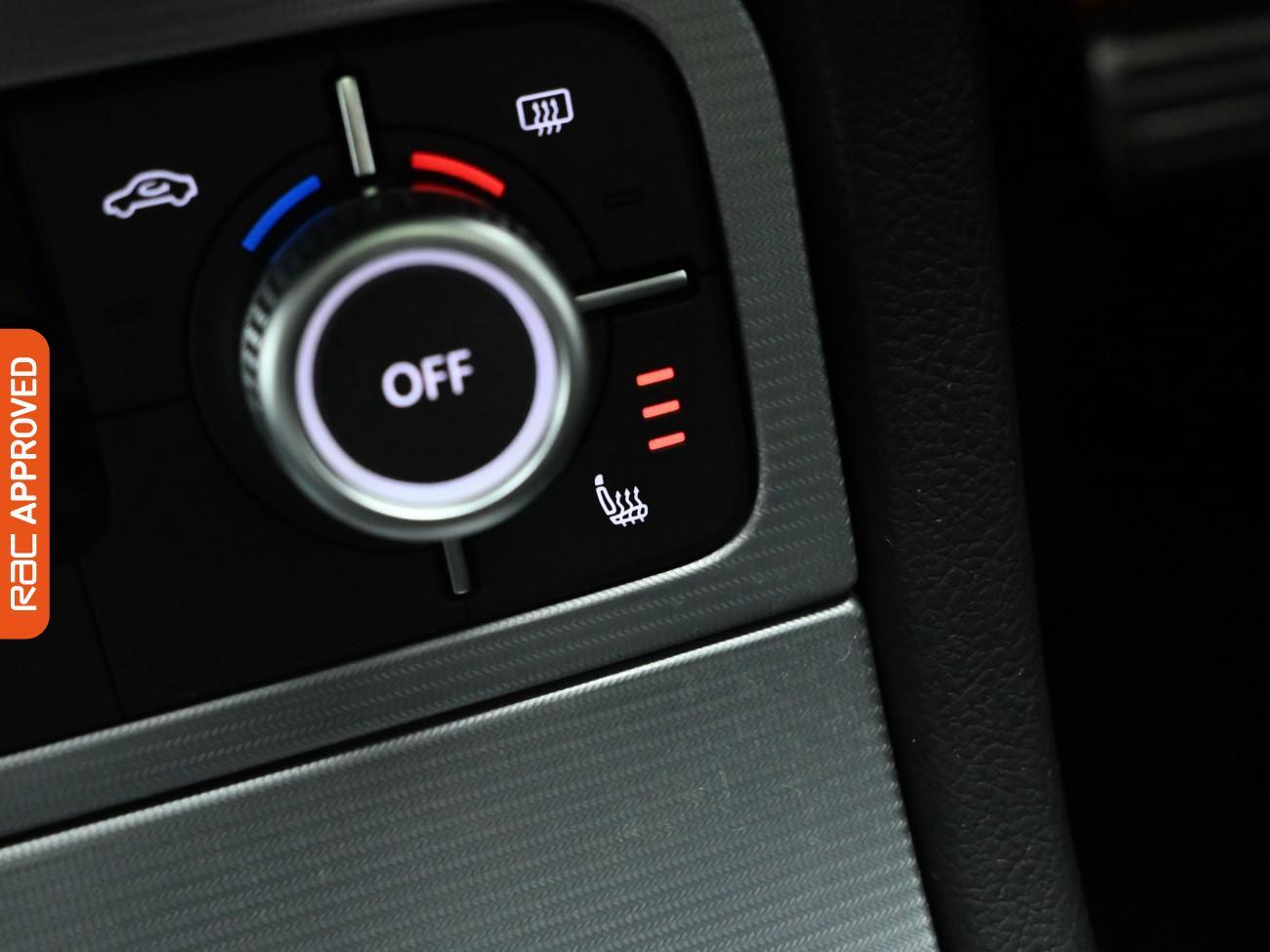 Used Volkswagen Touareg 2016 for sale - 76650517: Photo 19