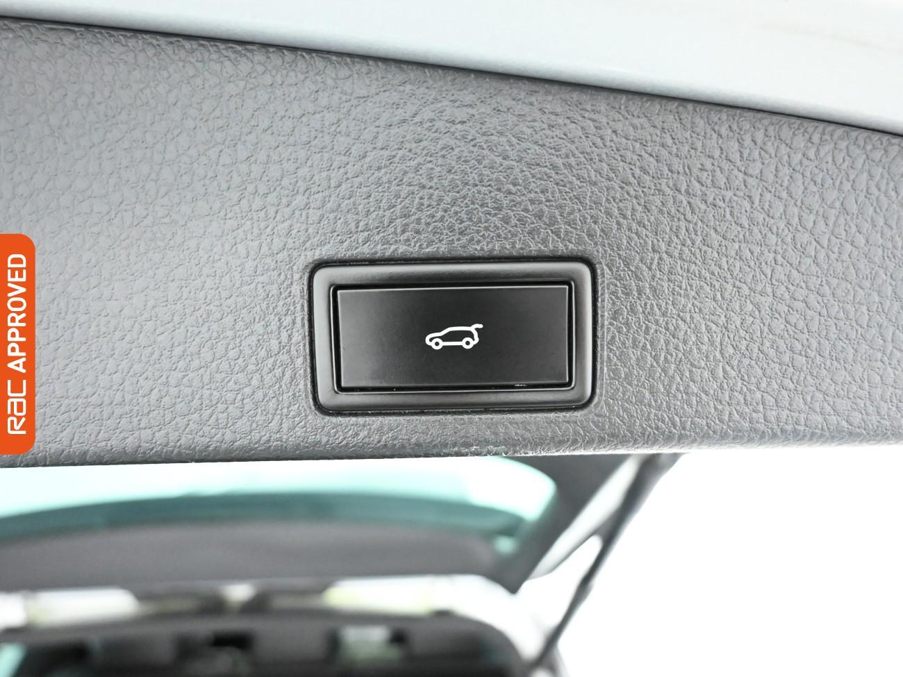 Used Volkswagen Touareg 2016 for sale - 76650517: Photo 29