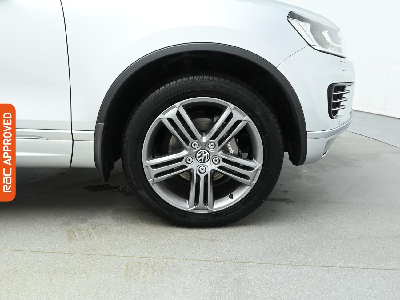 Used Volkswagen Touareg 2016 for sale - 76650517: Photo 31