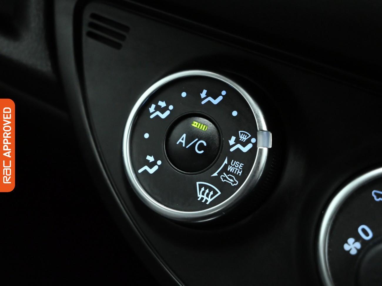 Used Toyota Yaris 2018 for sale - 76739557: Photo 18