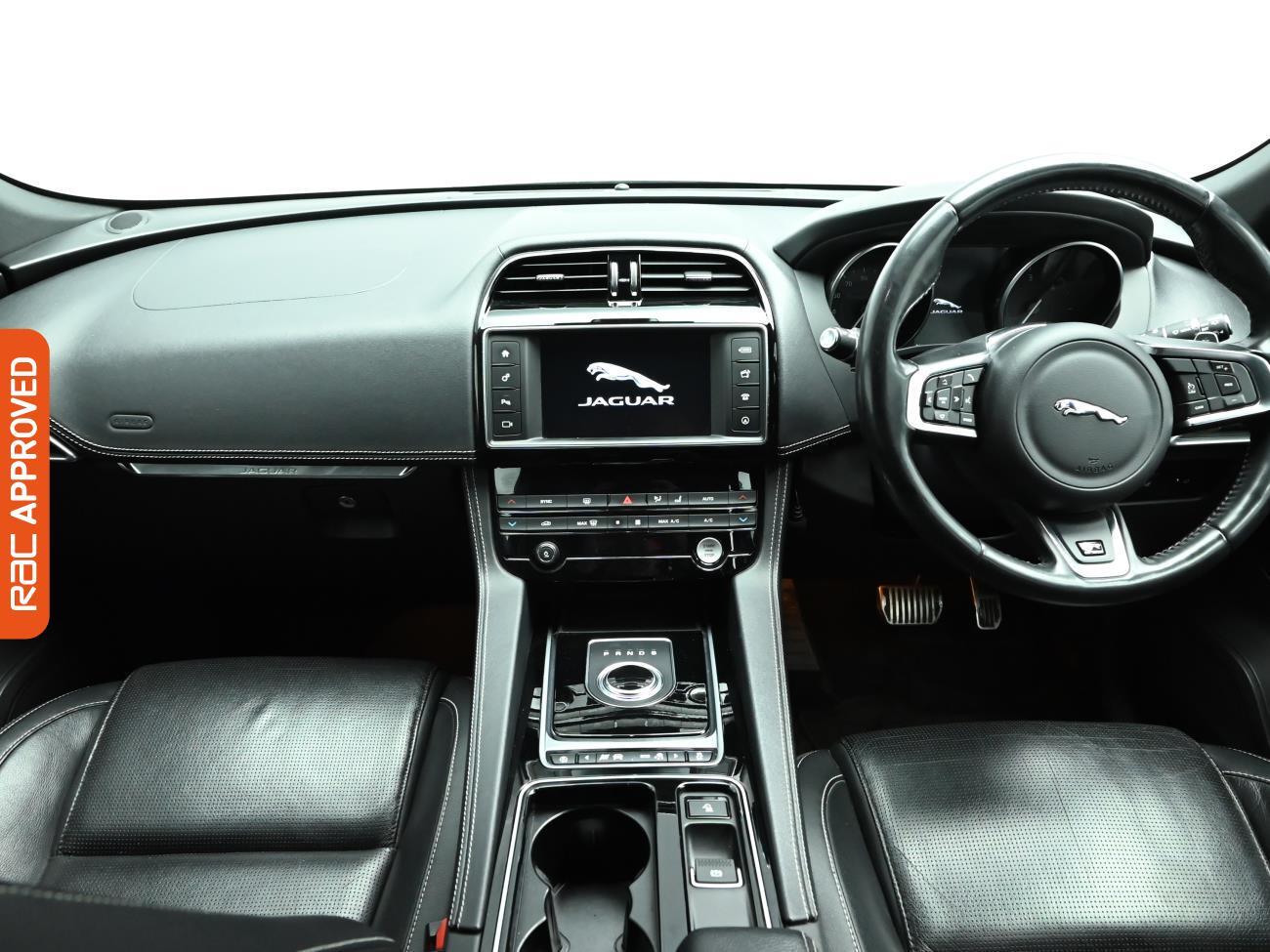 Used Jaguar F-Pace 2018 for sale - 77206569: Photo 2