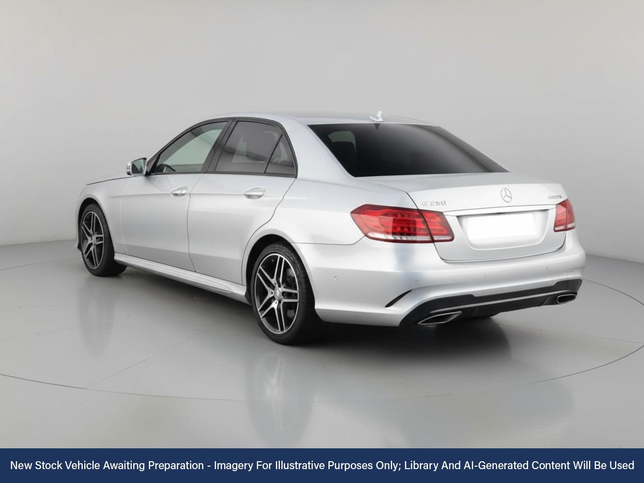 Used Mercedes-Benz E Class 2015 for sale - 76782925: Photo 2