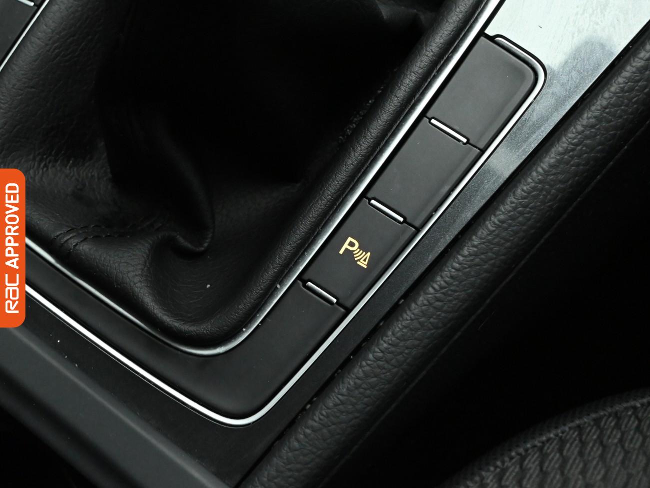 Used Volkswagen Golf 2017 for sale - 77675063: Photo 19