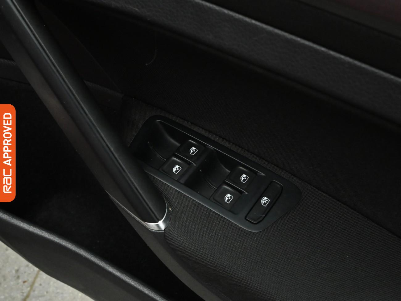 Used Volkswagen Golf 2017 for sale - 77675063: Photo 26