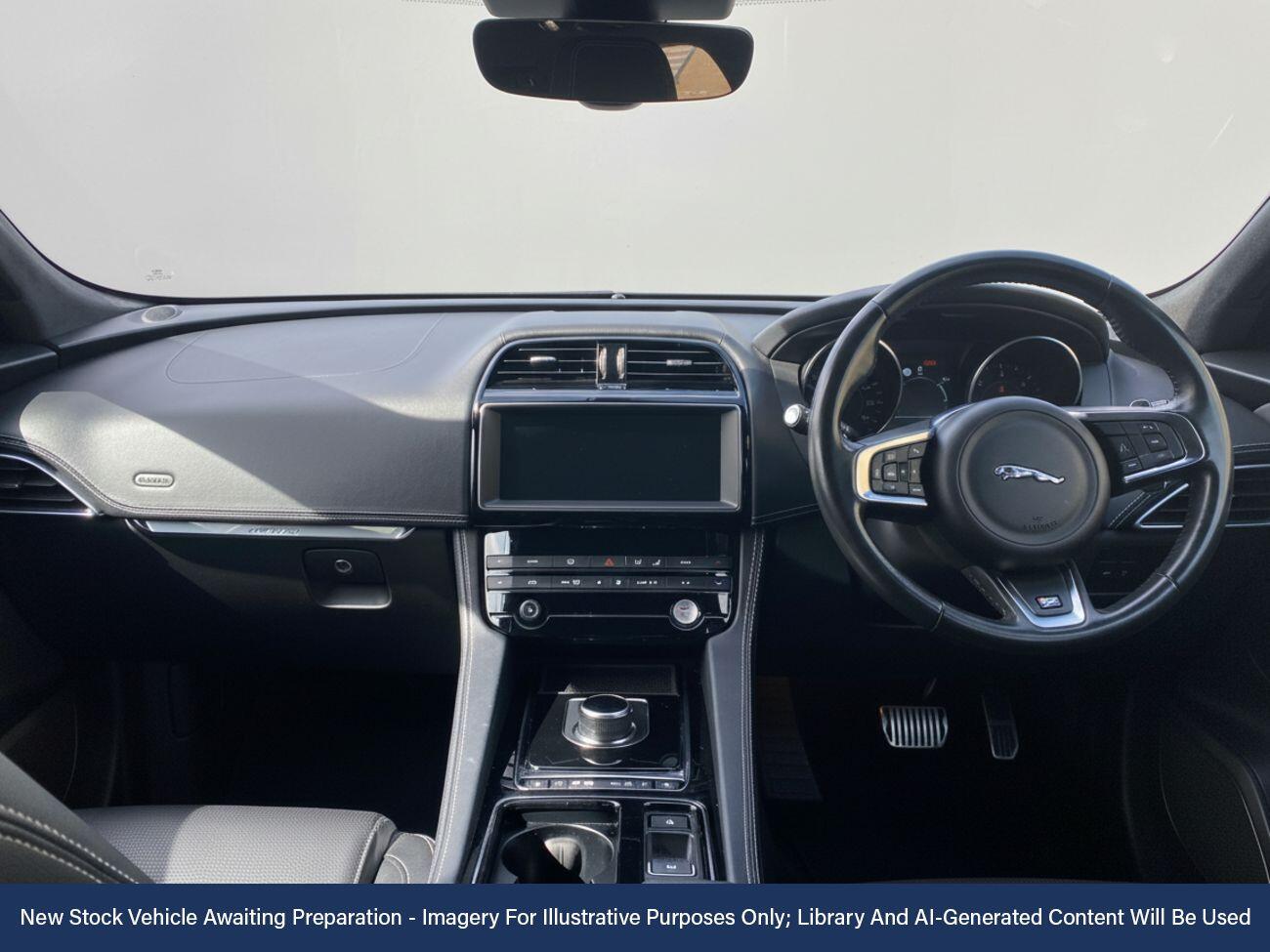 Used Jaguar F-Pace 2018 for sale - 76985229: Photo 6