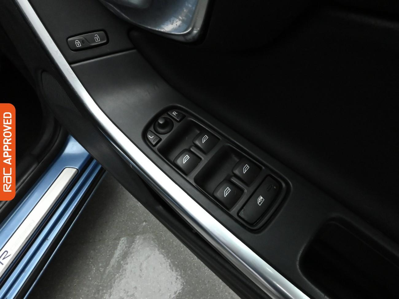 Used Volvo V60 2016 for sale - 76890197: Photo 24