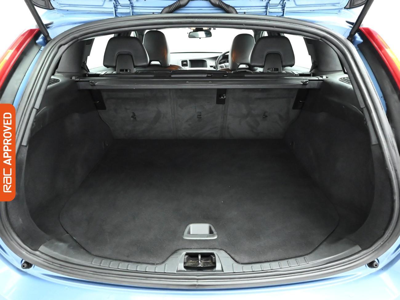 Used Volvo V60 2016 for sale - 76890197: Photo 25