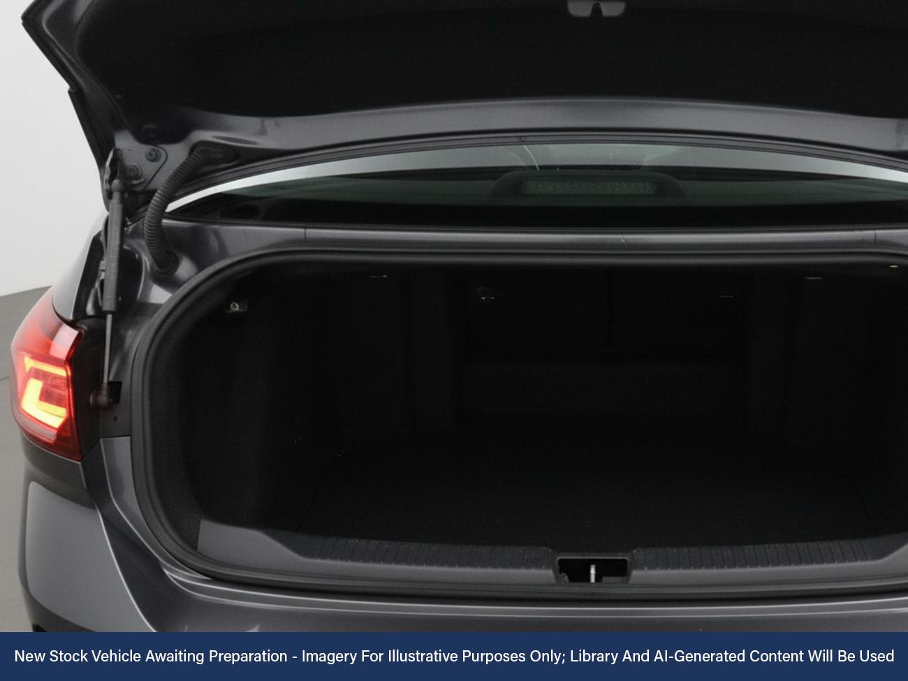 Used Volkswagen T-Roc 2021 for sale - 76697547: Photo 6