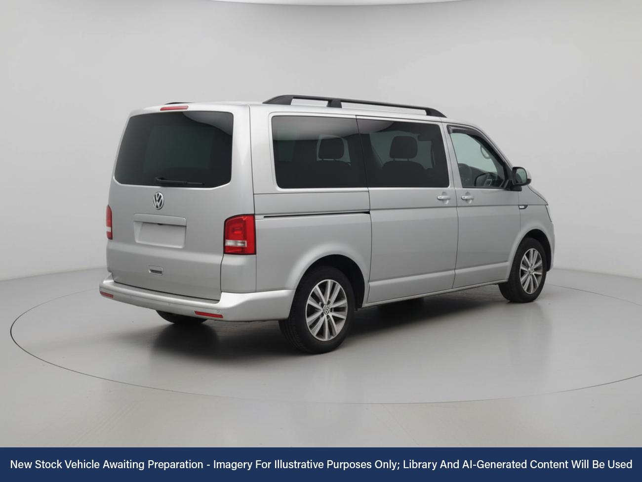 Used Volkswagen Caravelle 2015 for sale - 76462232: Photo 2