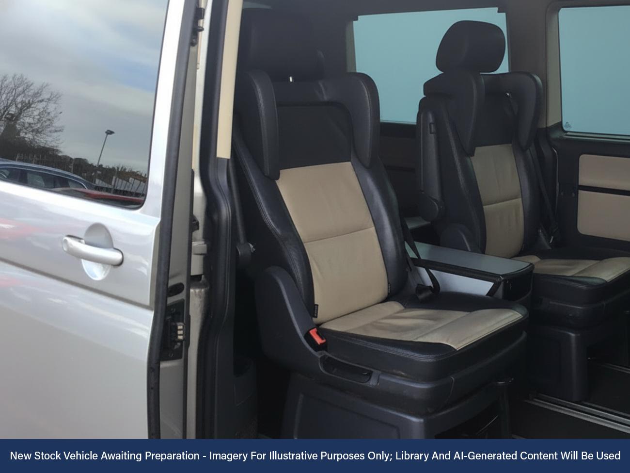 Used Volkswagen Caravelle 2015 for sale - 76462232: Photo 4