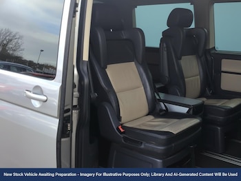 Used Volkswagen Caravelle 2015 for sale - 76462232: Photo
