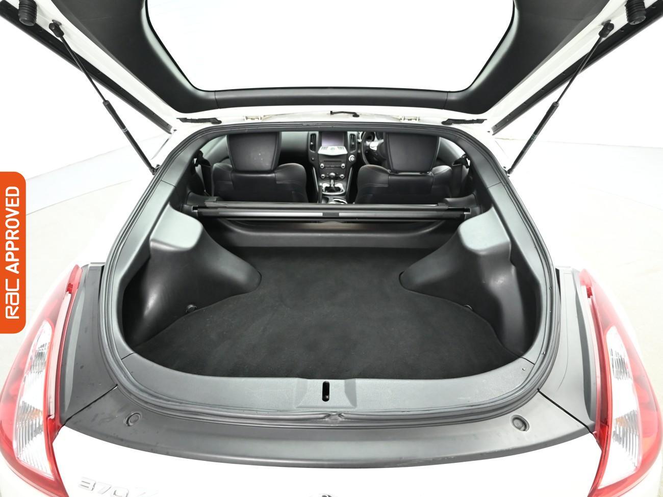 Used Nissan 370 Z 2020 for sale - 76436777: Photo 13