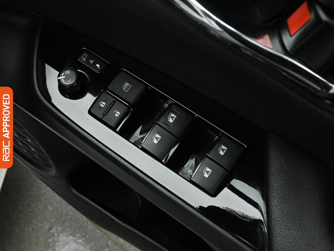 Used Toyota Prius 2018 for sale - 76789570: Photo 25